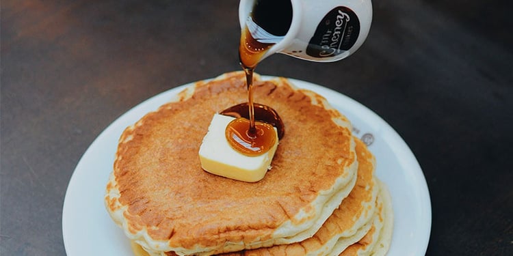 Hanna-Maple-Blog-Header-Pancakes-Maple-Syrup-784x392